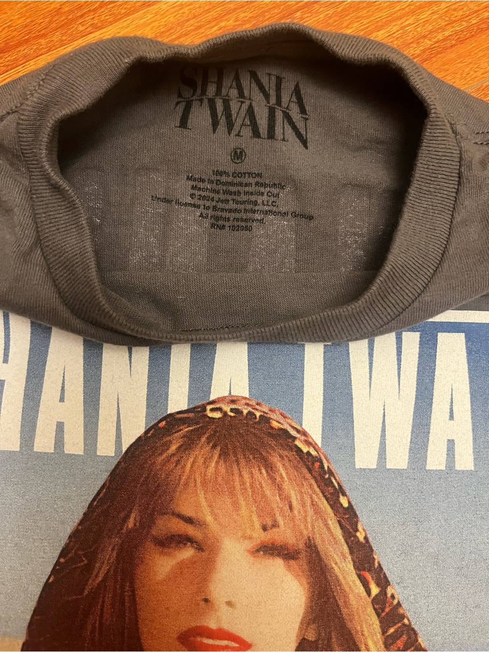 Shania Twain T-shirt - Picture 4 of 5